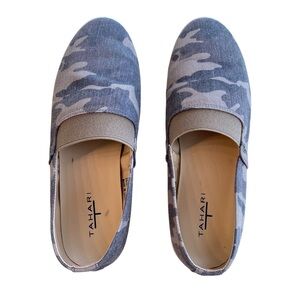 Tahari Bristol Camou Shoes Women’s 7 Casual Slip On Loafer Green Fabric Flats